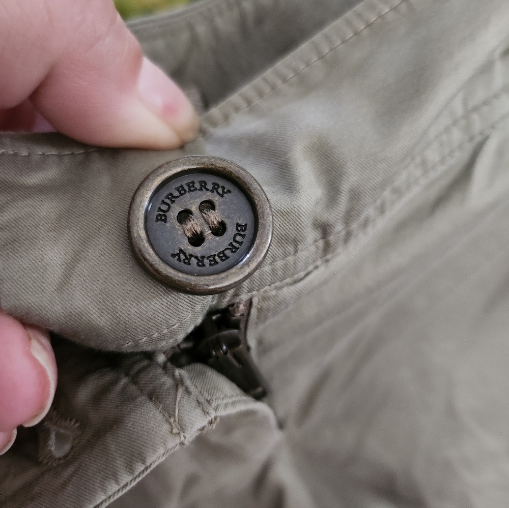 Burberry shorts size 8 - Picture 4 of 4